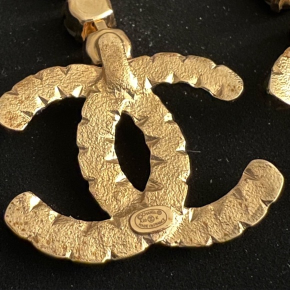 ✨🖤 Gorgeous Chanel Resin Crystal Pearl Long Drop Gold Earrings🖤✨ - Picture 9 of 9